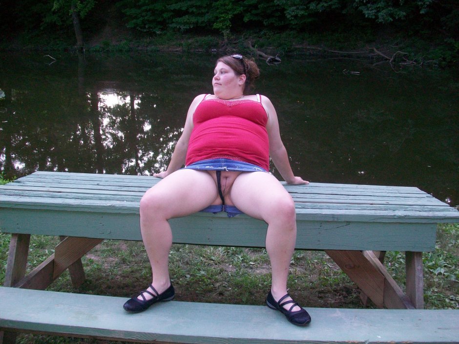 Зрелые женщины под юбкой