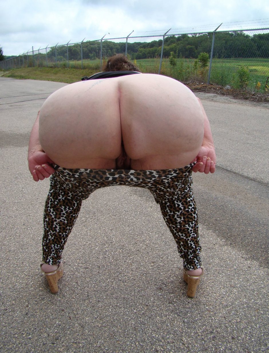 Большие попы пожилых женщин