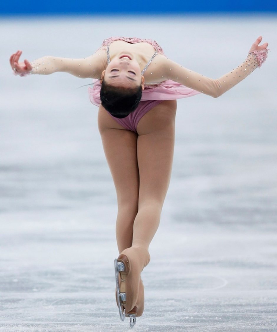 Засветы писек фигуристок