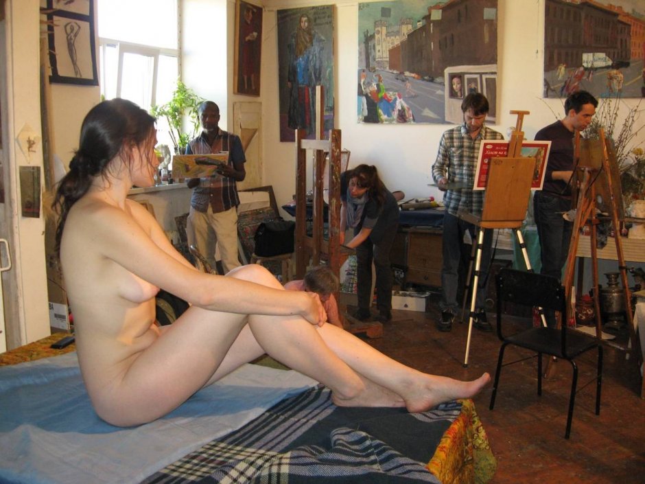 Натурщицы в художественных студиях