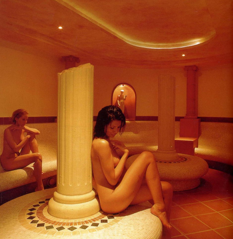 Голые девчонки в хамаме