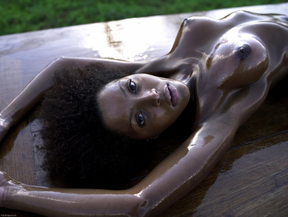 Чернокожая девушка