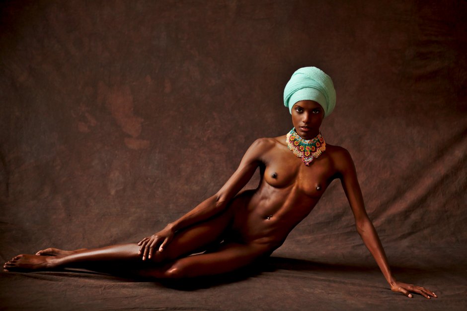 Голая красивая негритянка