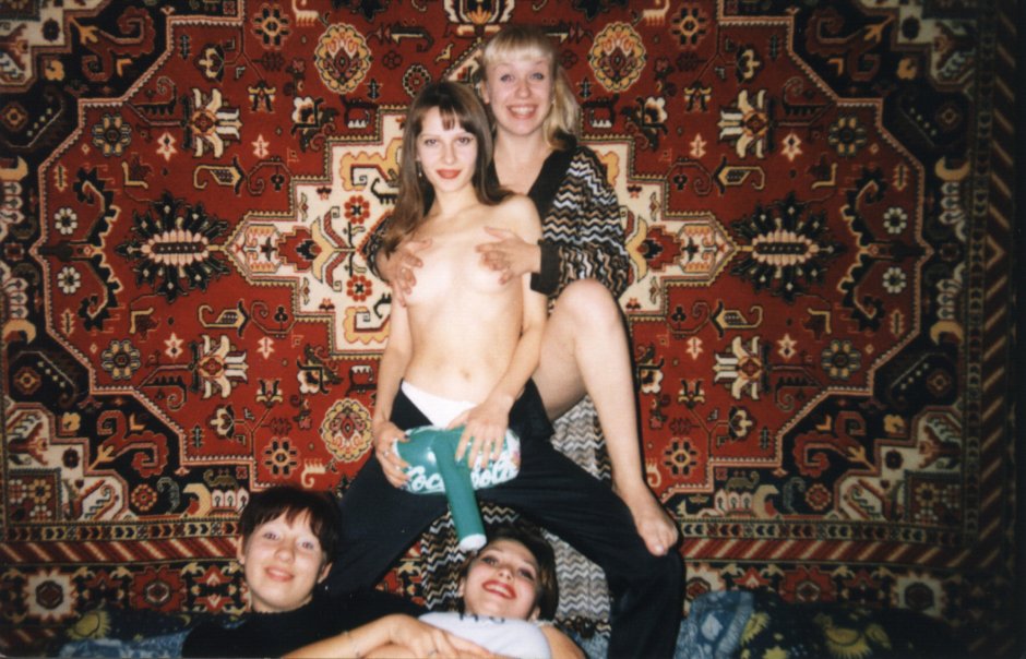 Порно на фоне ковра