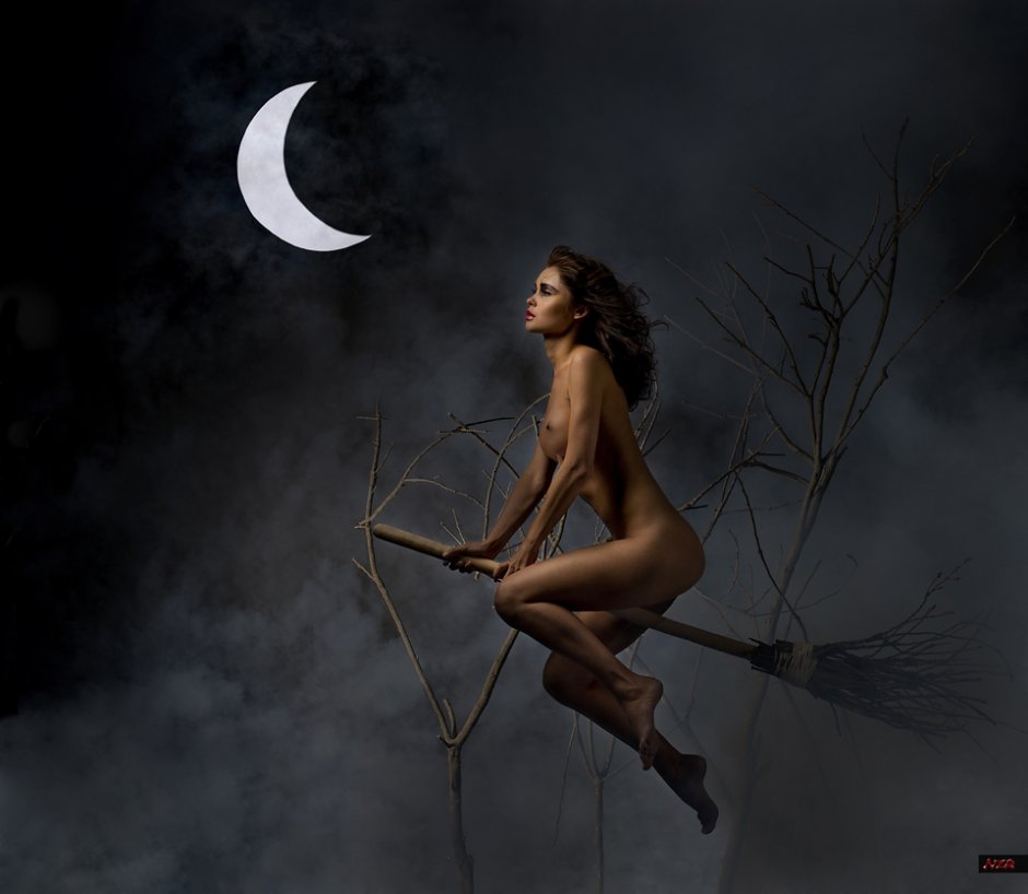 Ведьмочка на метле