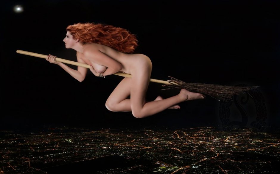 Ведьмочка на метле