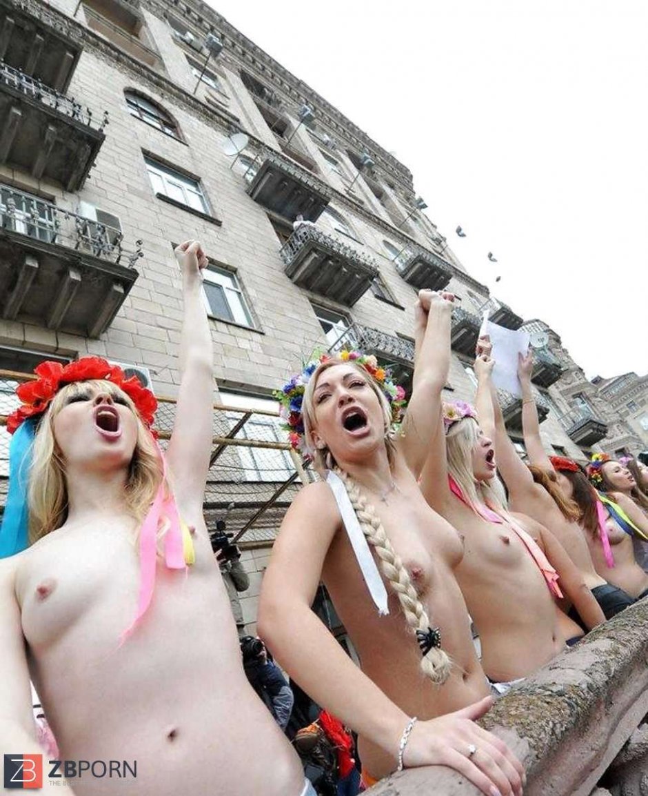 Украинские активистки femen