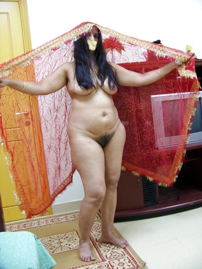 Naked curvy Arab women