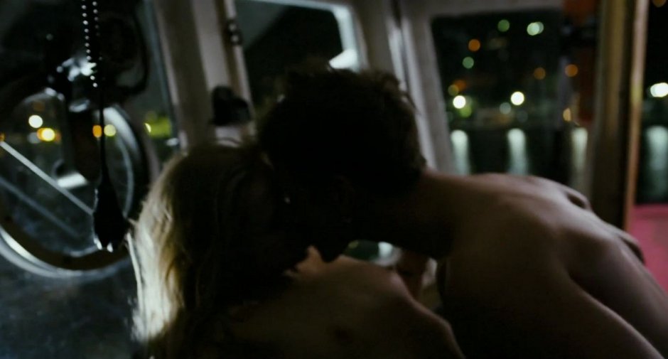 Александра Бортич постельная сцена