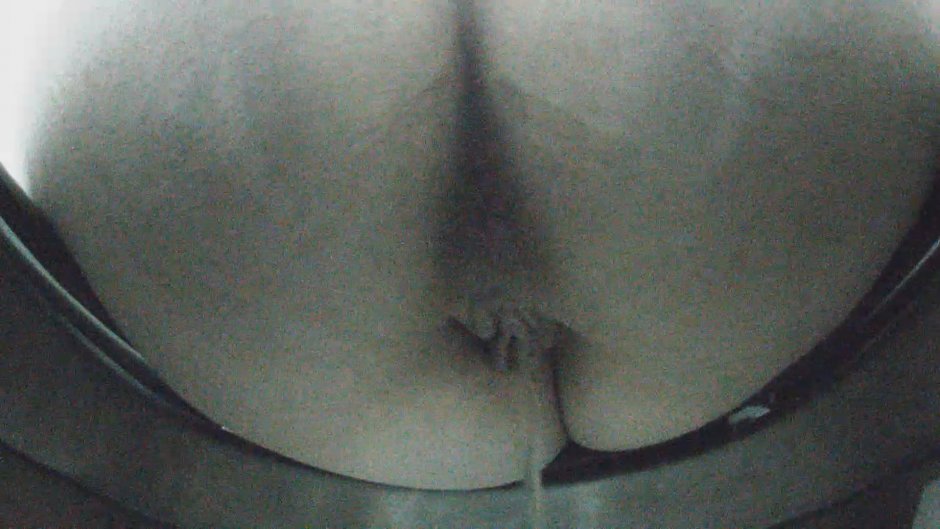 Скрытая камера в туалете половые губы