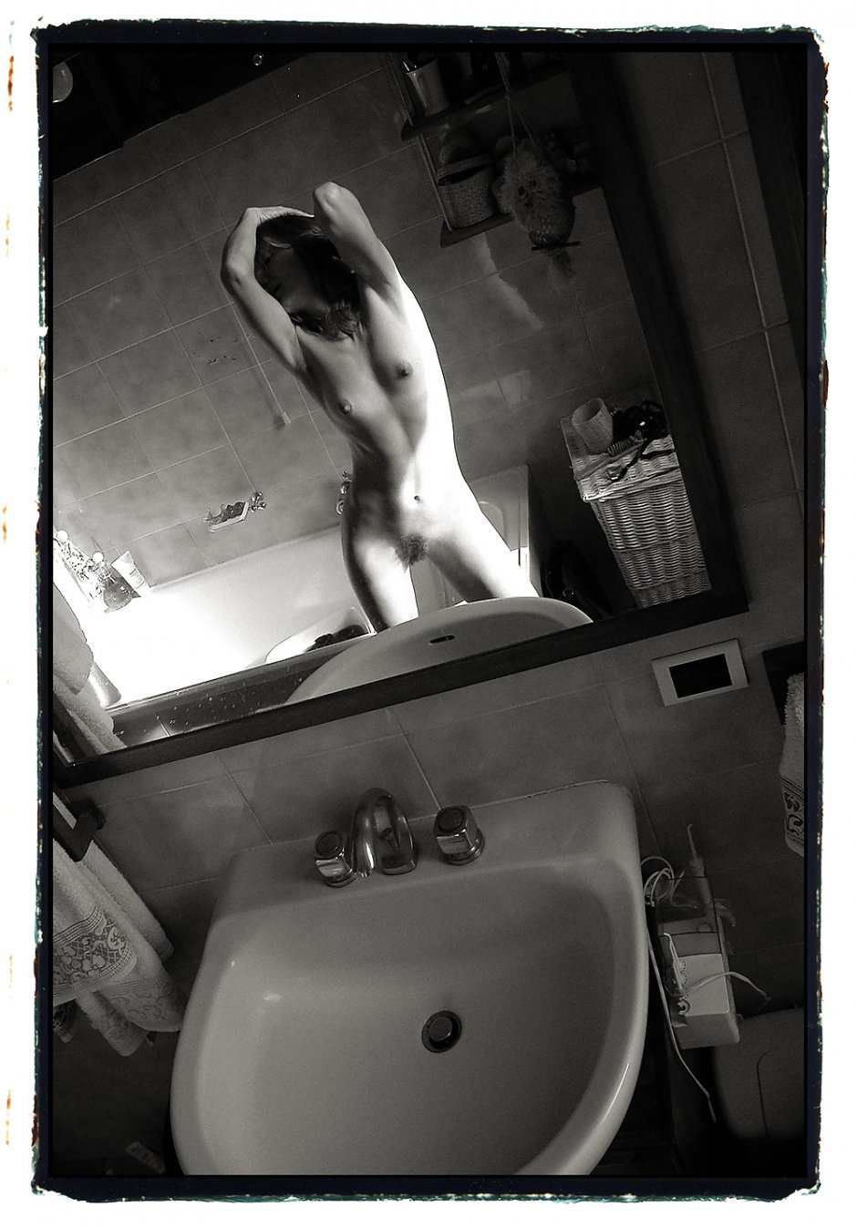 Скрытой камерой в ванной