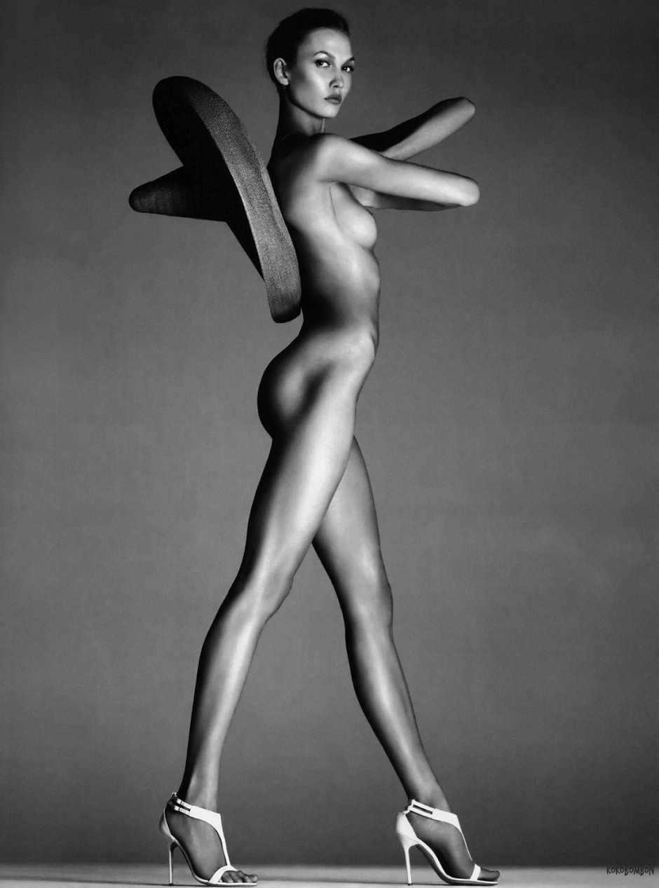 Карли Клосс обнажённая