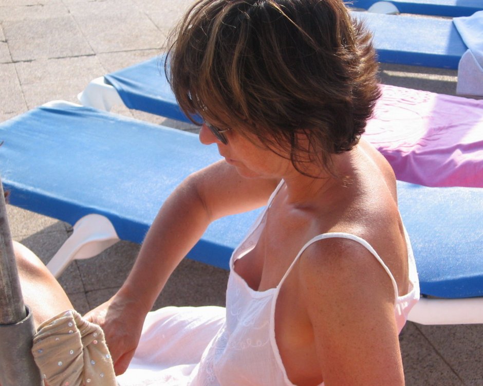 Девушки засветилили грудь