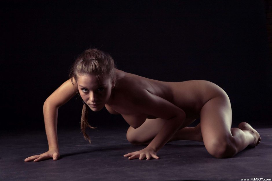 Красивые обнаженные гимнастки