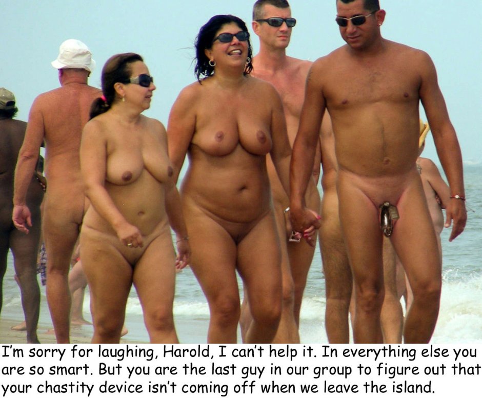 Голая полная семья на пляже