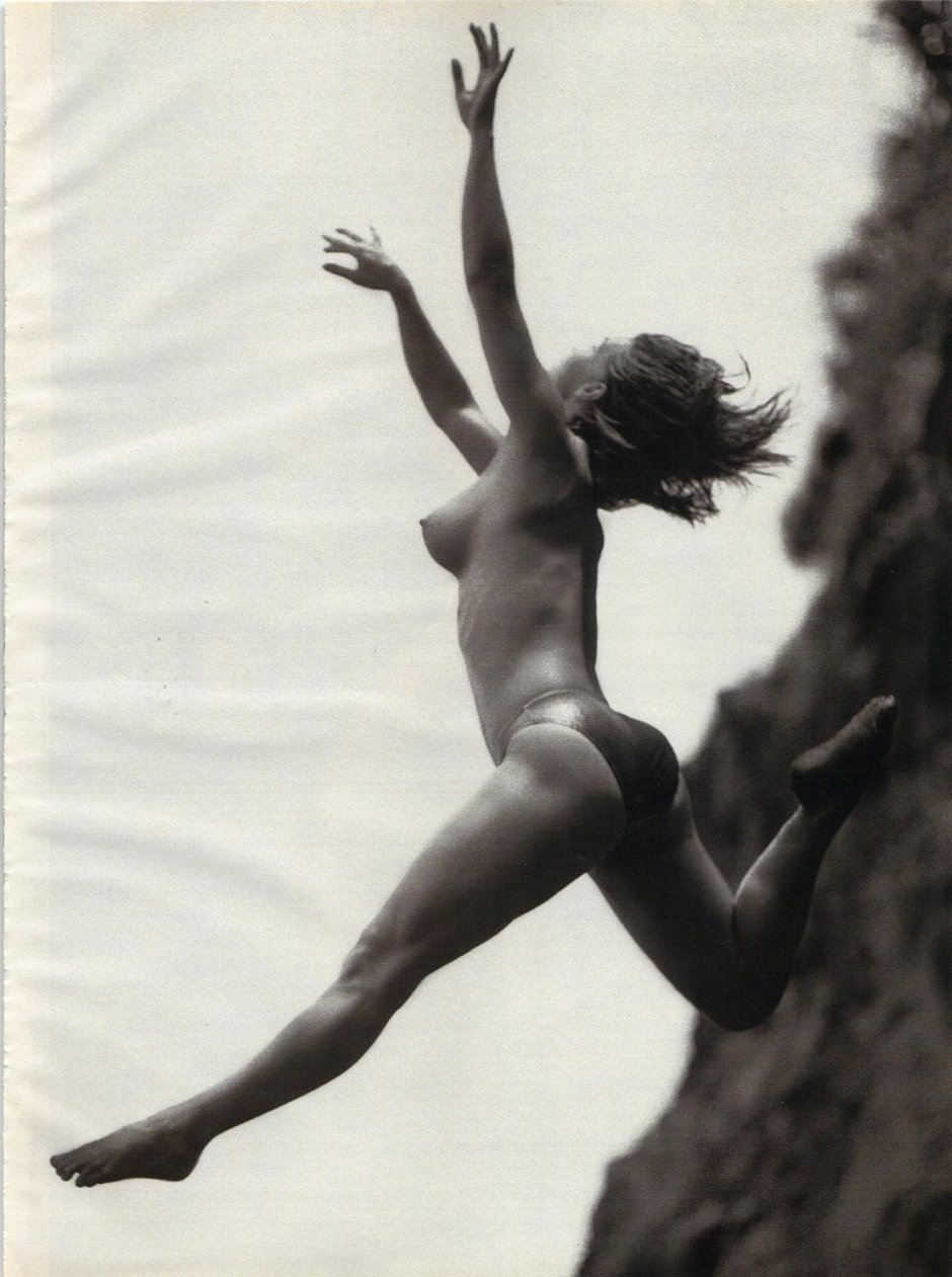 Корина Унгуряну топлесс