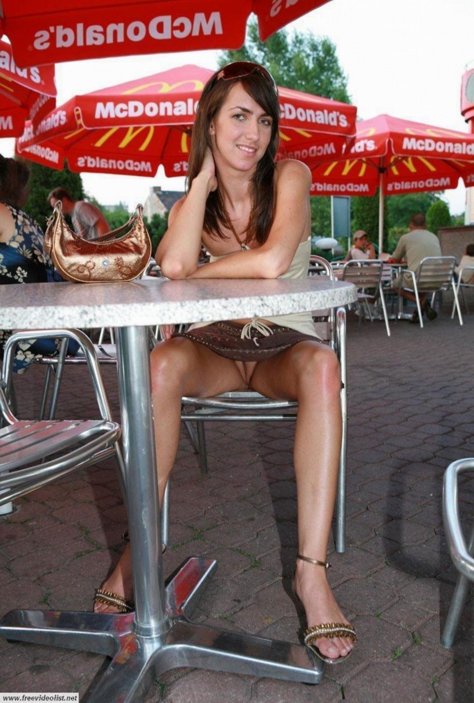 Девушки засветились без трусиков