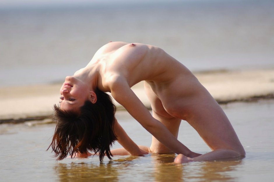 Сексуальность и гибкость тела nude