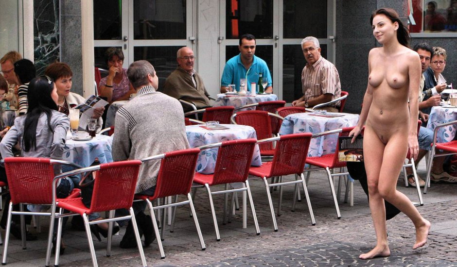 Топлесс в общественных местах