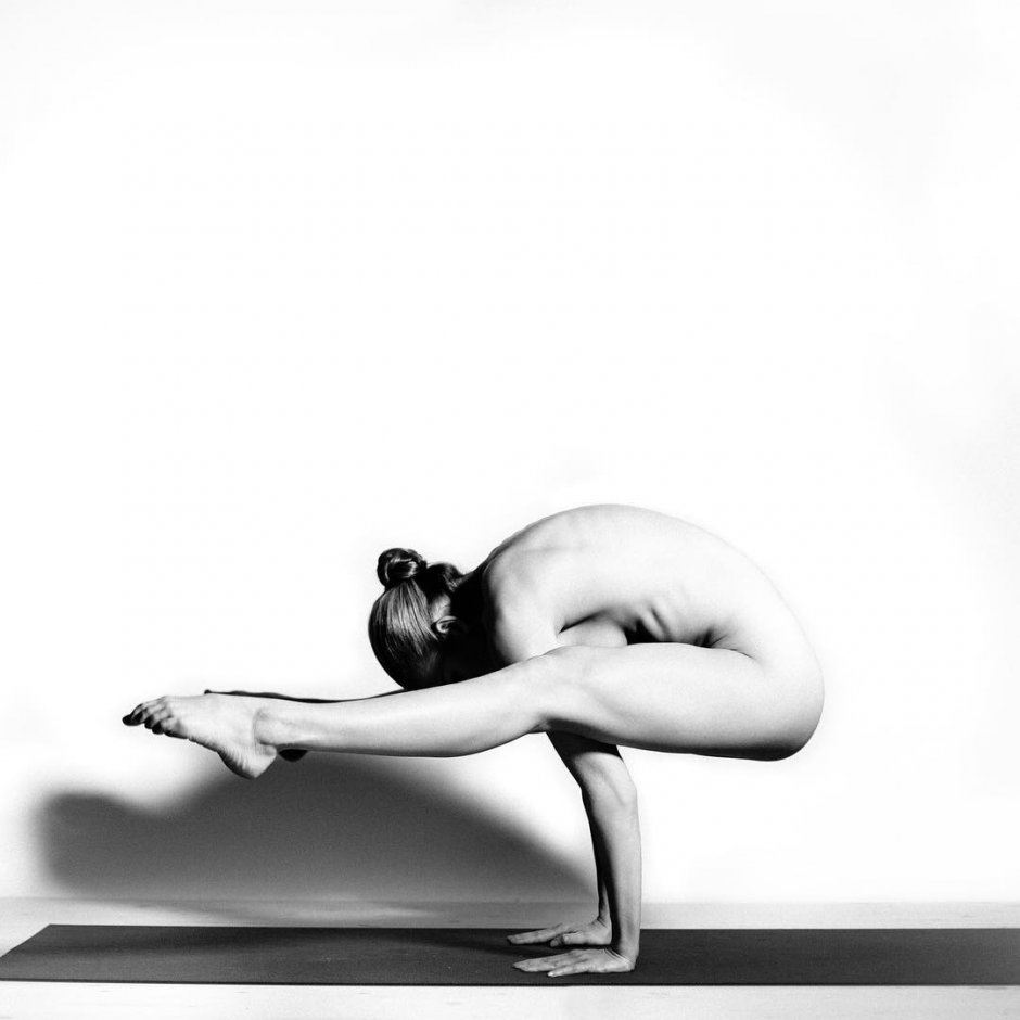 Nude yoga posses