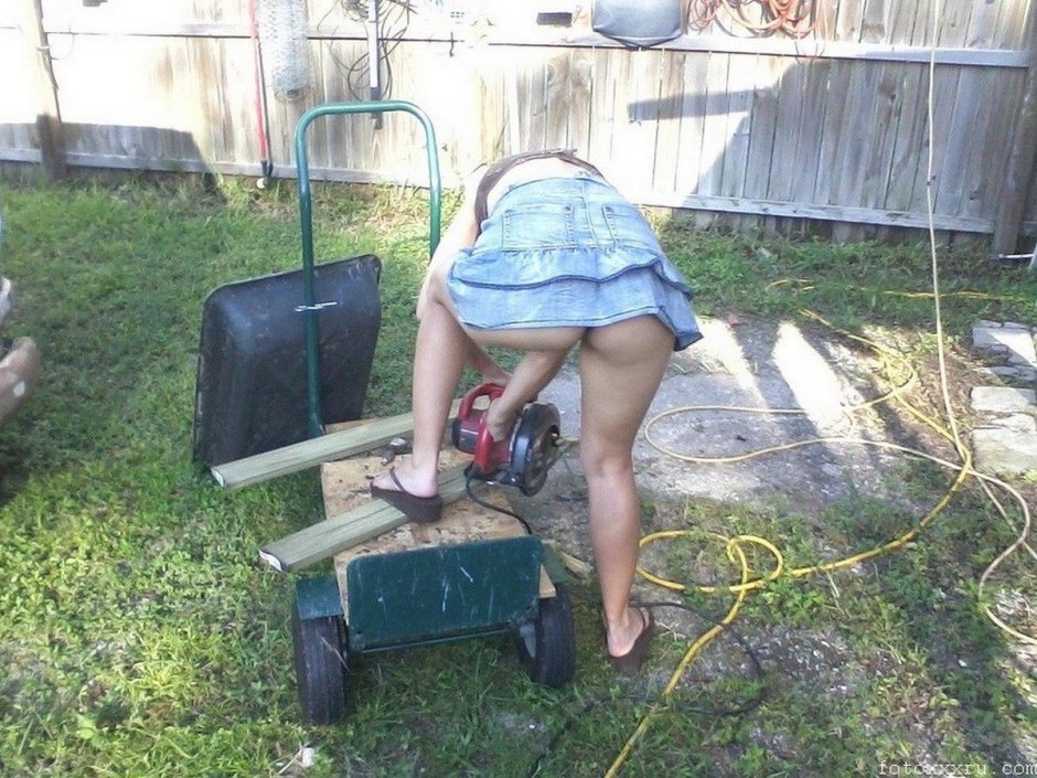 В огороде без трусов