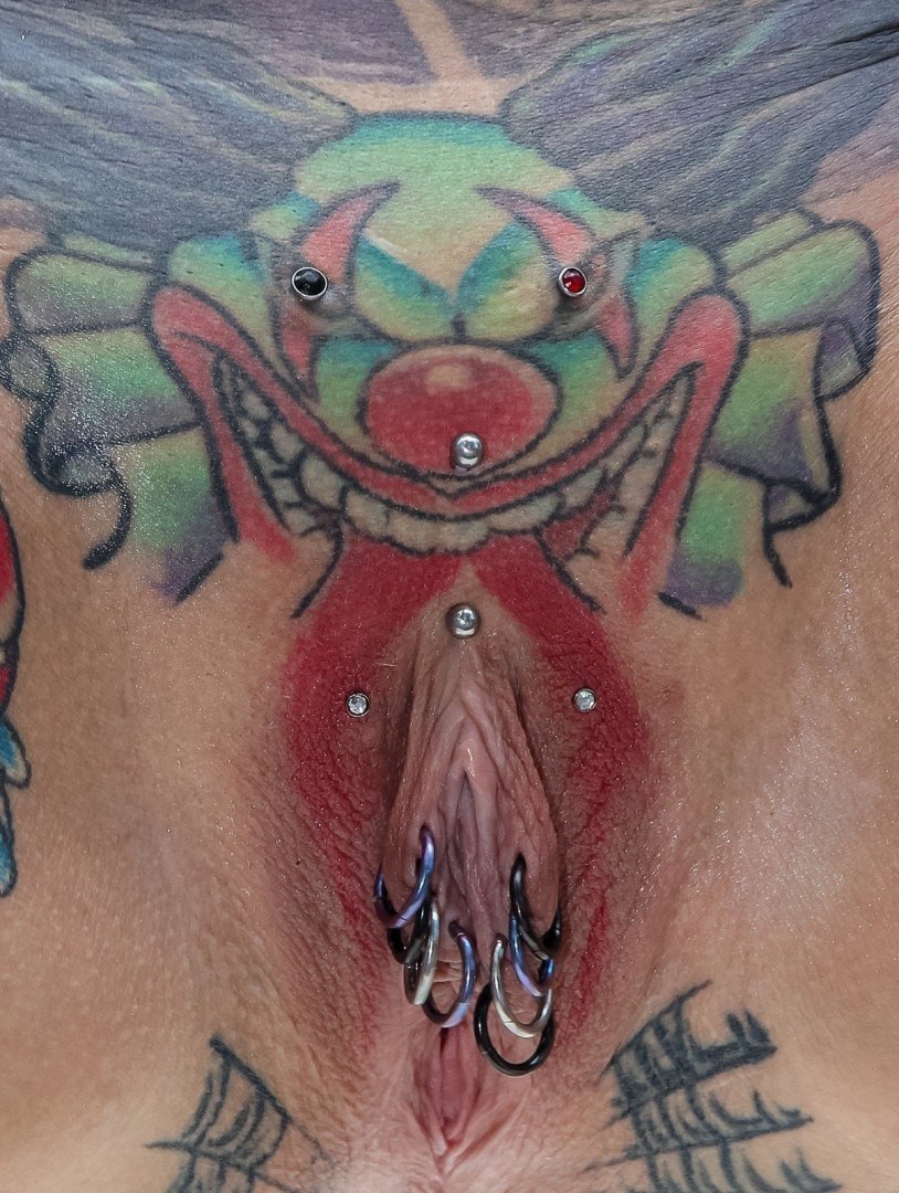 Необычные тату на гениталиях