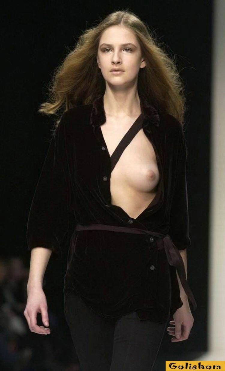 Alejandra Guilmant титьки подиум