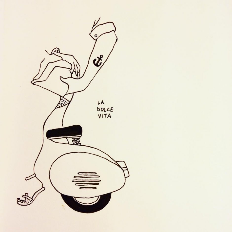 Входит сзади крупным планом