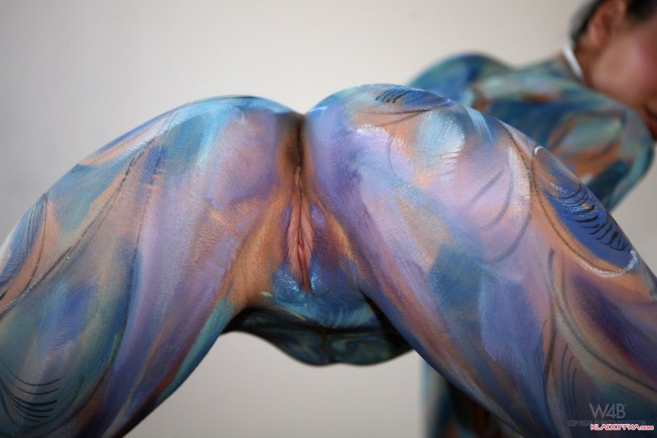 Голая в краске бодиарт