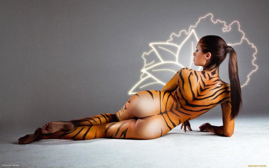 Рисование на голом женском теле