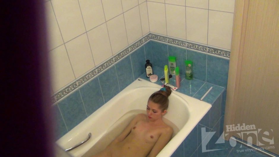 Подглядывание в ванной комнате
