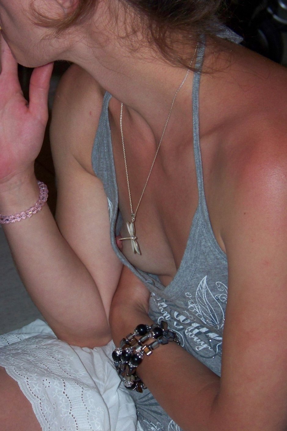 Девушка засветила сосок