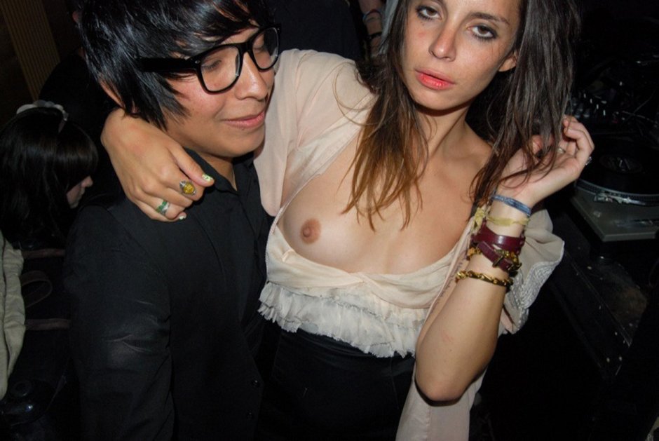 Грудь спящей девушки частное