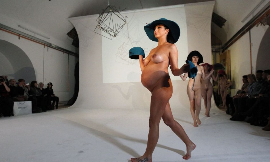 Показ эротического белья