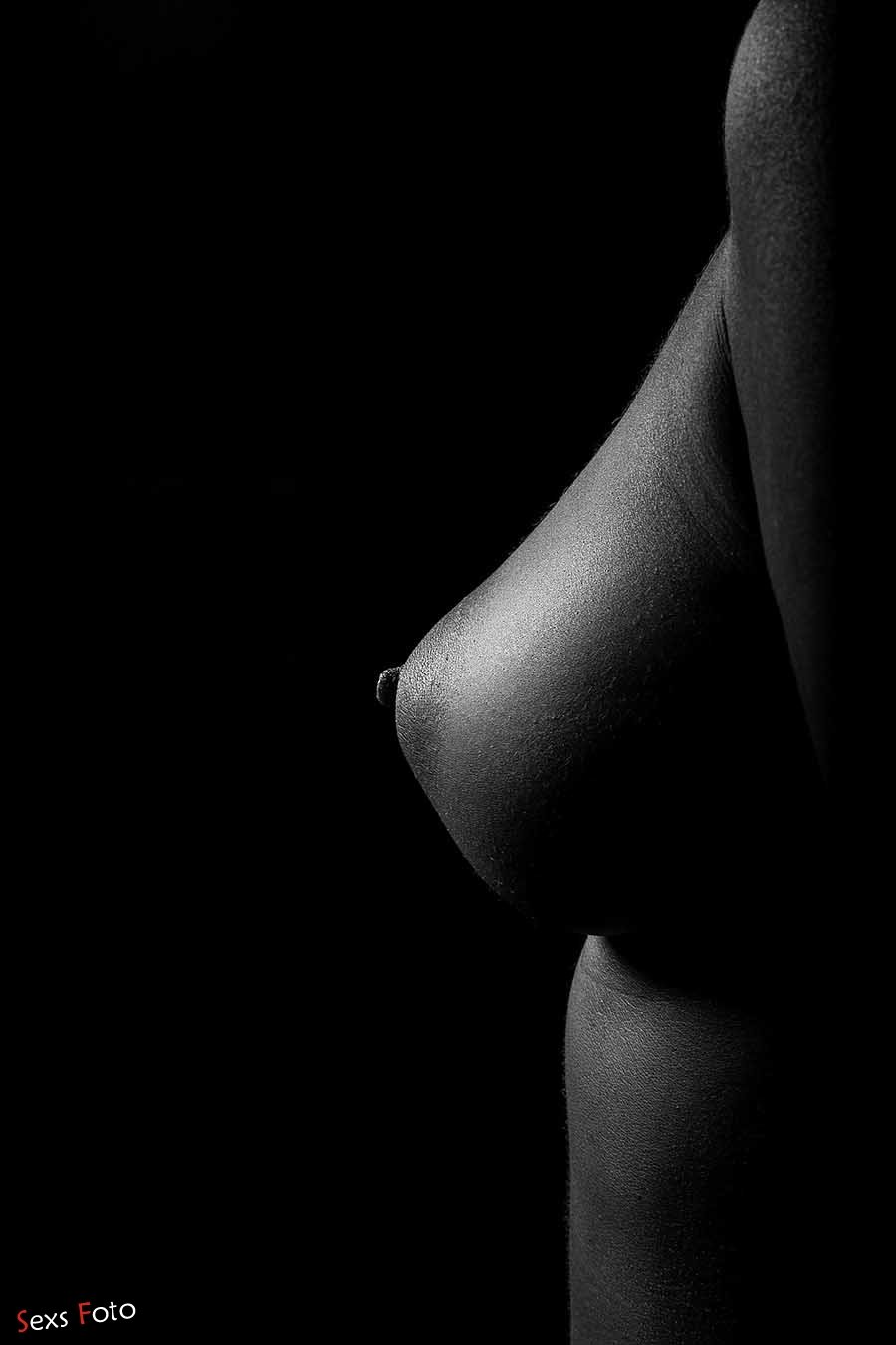 Неоновое красивое черно белое ню