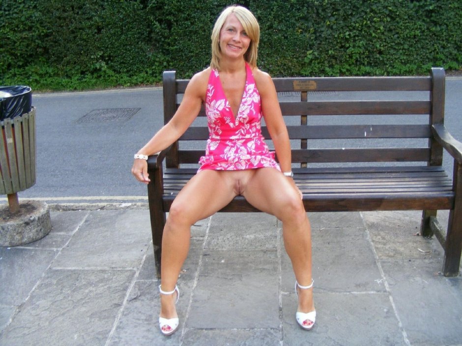 Под юбкой зрелая