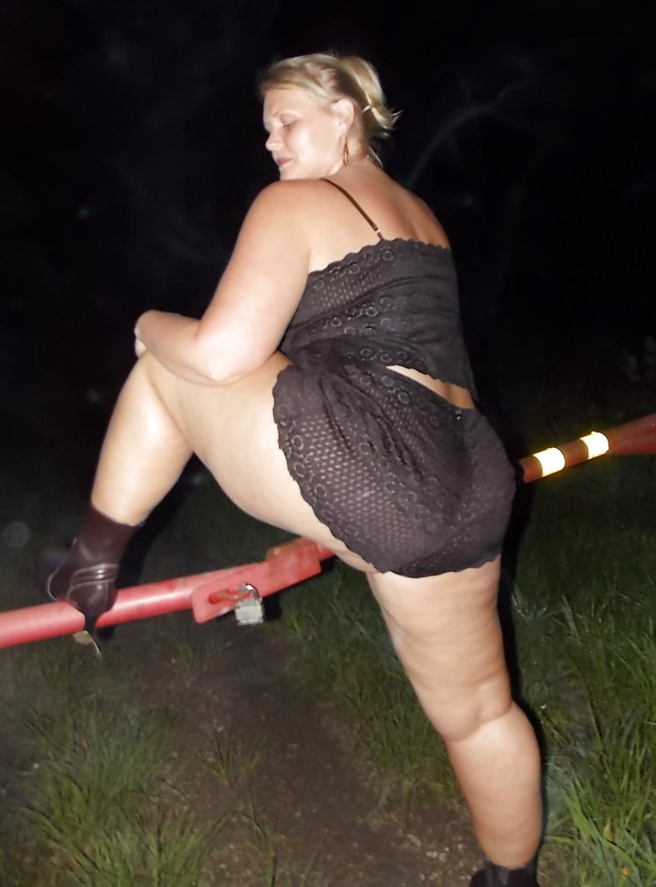 Голые женщины с полными ногами