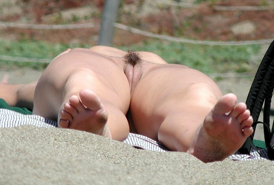 Подсматривать за голыми женщинами