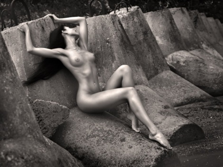 Красивые молодые в стиле ню