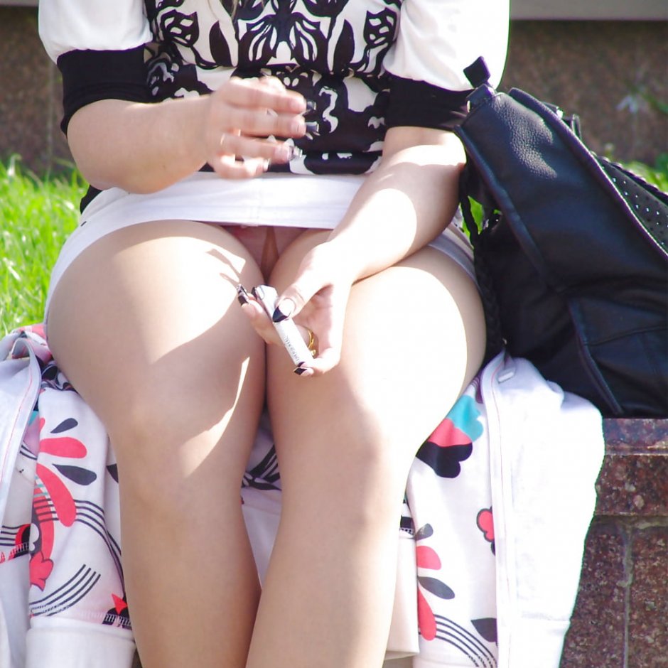 Девушки без трусиков случайно