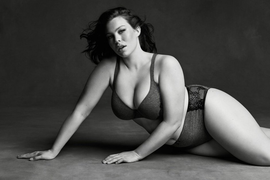 Взрослые женщины в кружевном белье