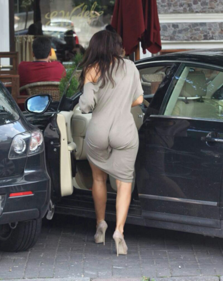 Dress between the buttocks