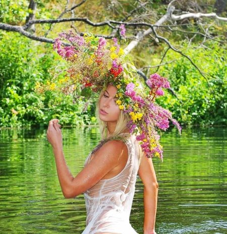 Beautiful butts in nature