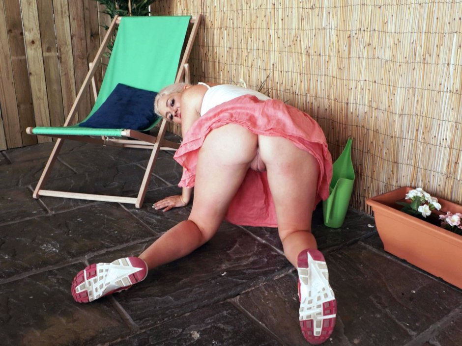 Зрелые бабы подмываются