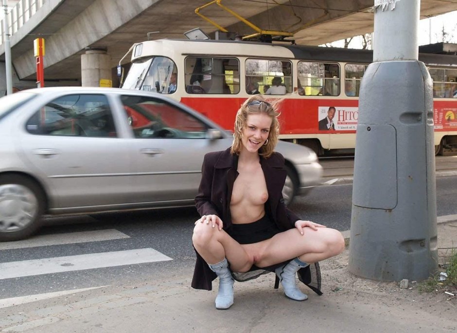 Голые женщины в общественных местах