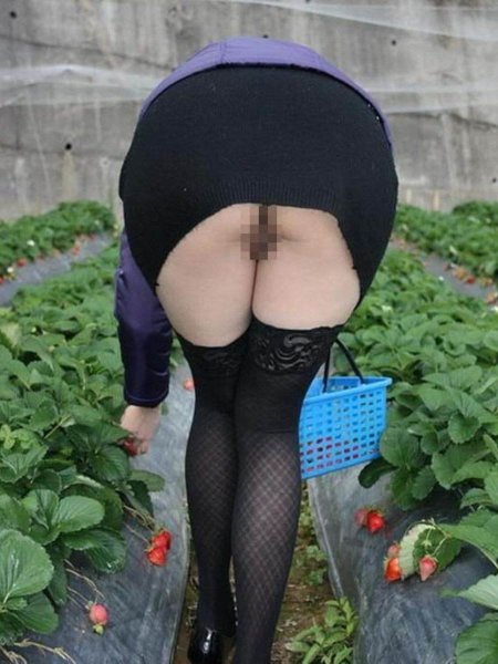 Mature woman bent over without panties