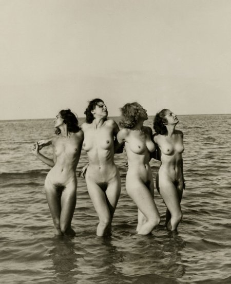 Retro busty women