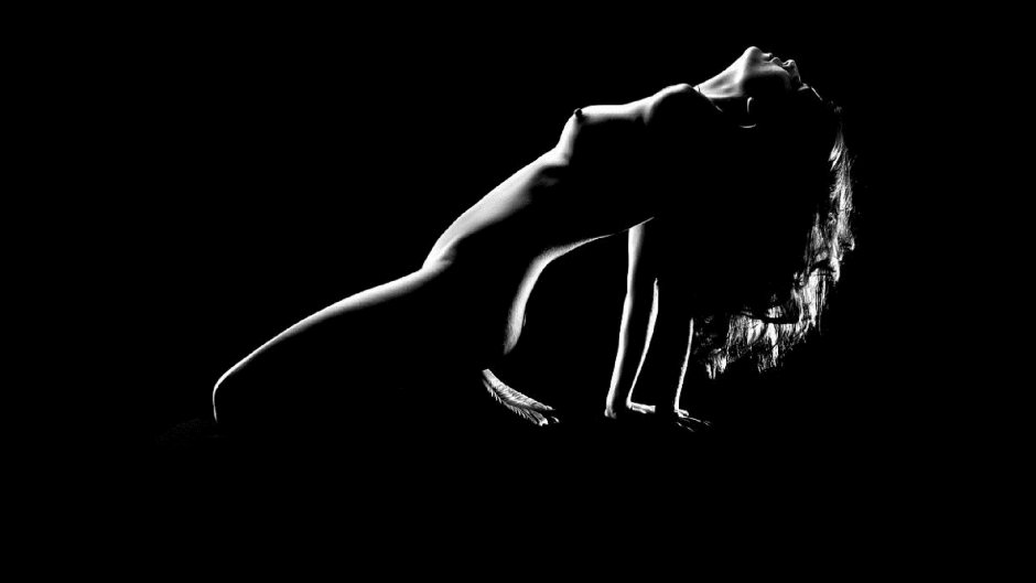 Ink-Slate-Black-эротика в чёрной краске