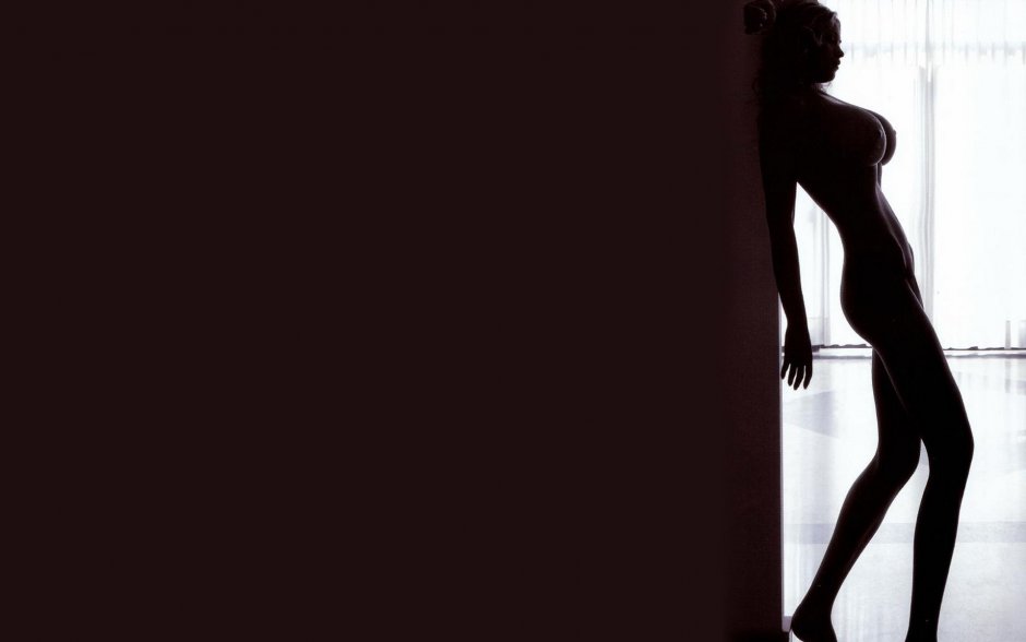 Эротический силуэт девушки