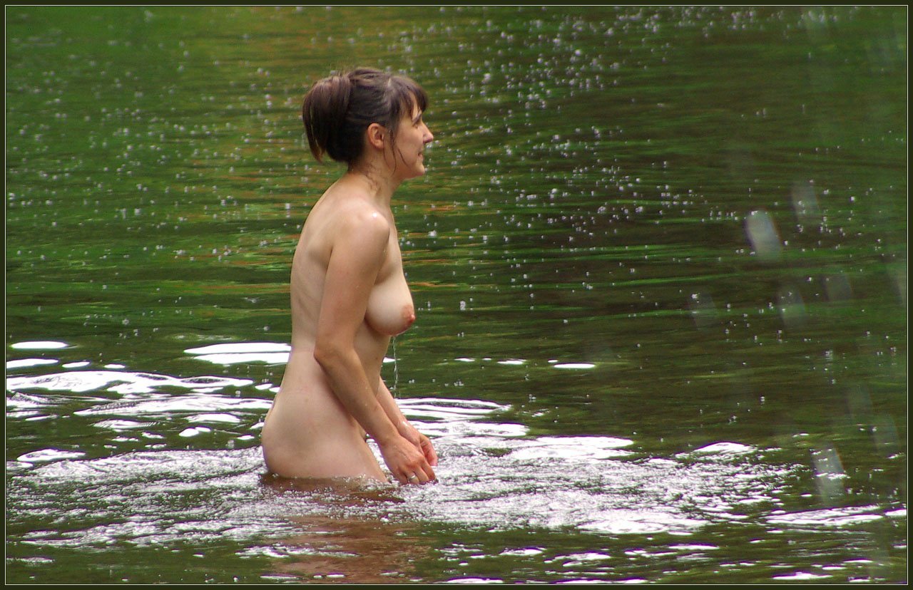 смотреть как подростки голые купаются фото 101